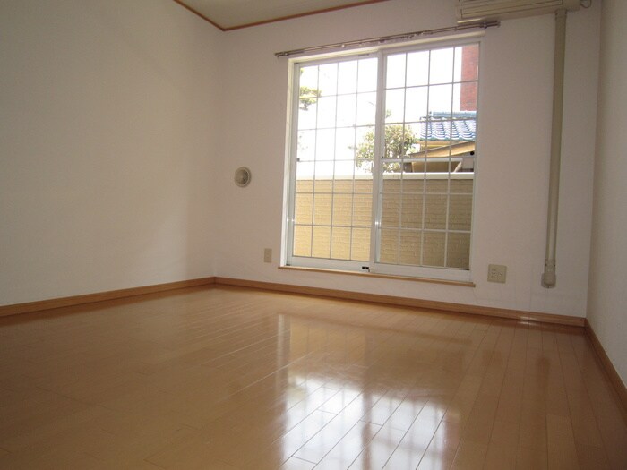 物件内観写真2　(居室)