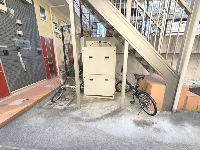 物件外観写真2　(エントランス部分)