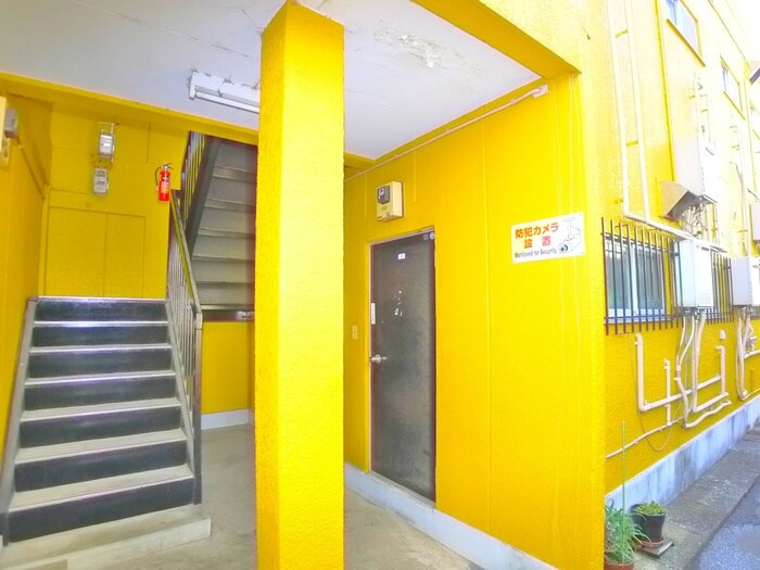 物件外観写真2　(エントランス部分)