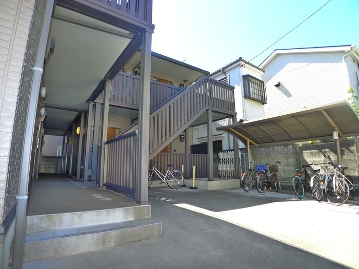 物件外観写真3　(エントランス部分)