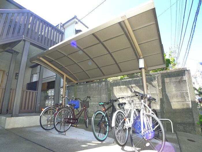 物件外観写真4　(駐輪場)