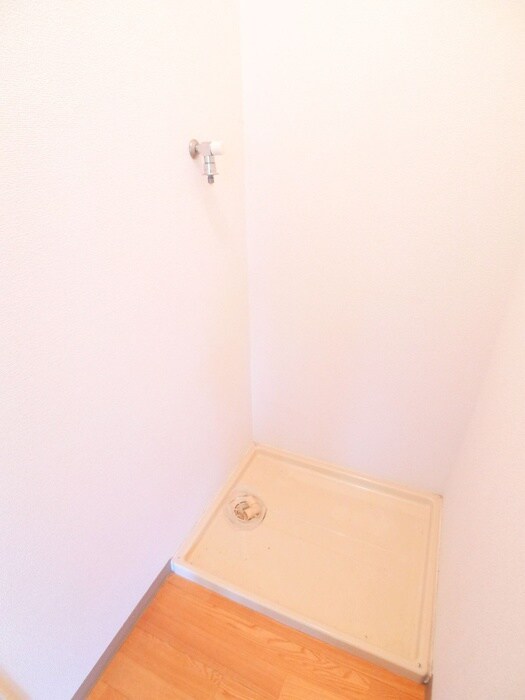 物件内観写真12　(洗濯機置場)