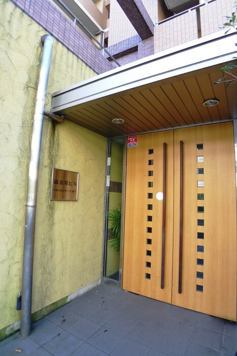 物件外観写真4　(エントランス部分)