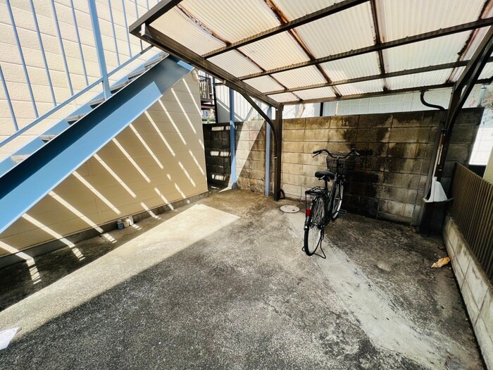 物件外観写真5　(駐輪場)