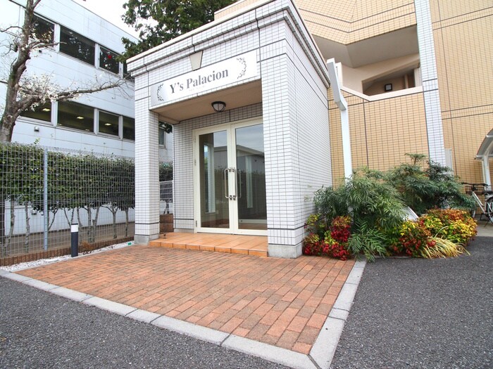 物件外観写真2　(エントランス部分)