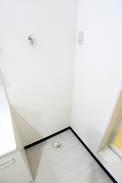 物件内観写真15　(洗濯機置場)