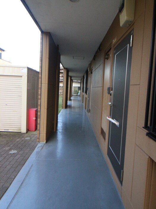 物件外観写真6　(エントランス部分)