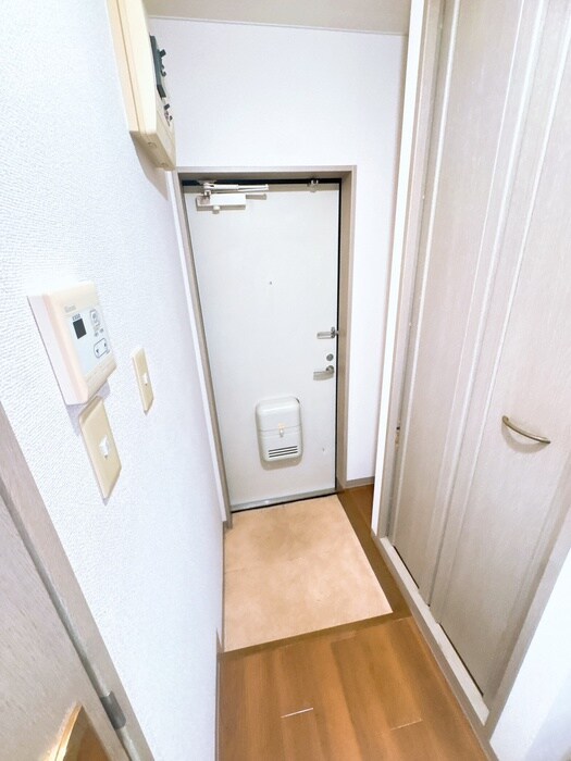 物件内観写真7　(玄関)