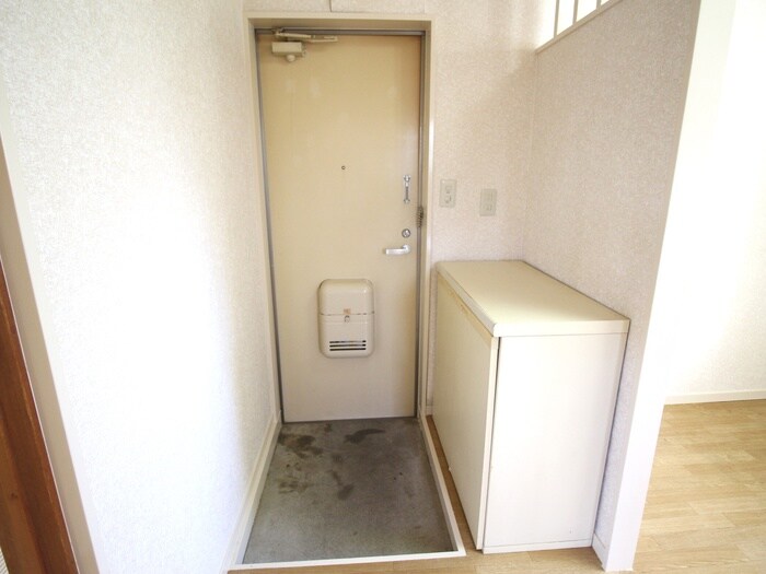 物件内観写真10　(玄関)