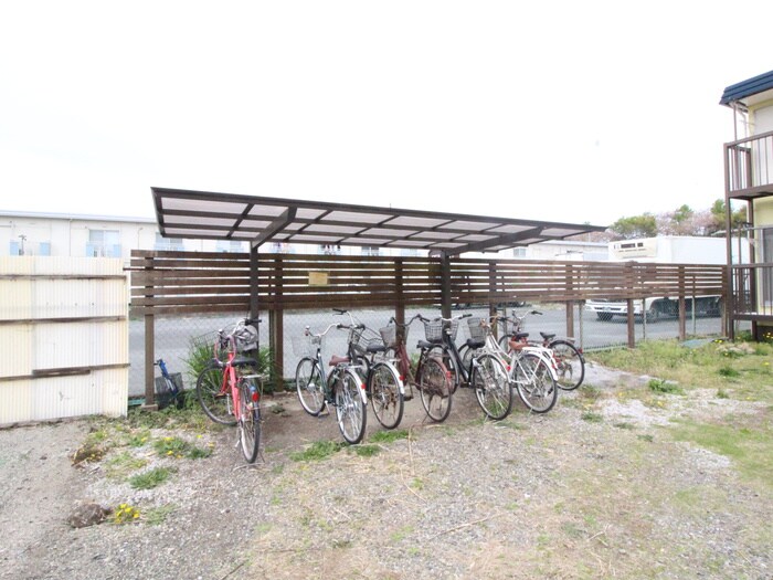 物件外観写真3　(駐輪場)