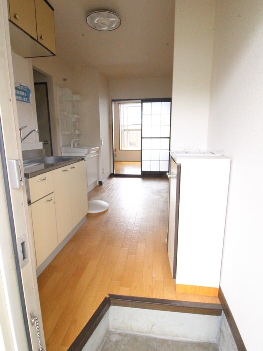 物件内観写真16　(玄関)