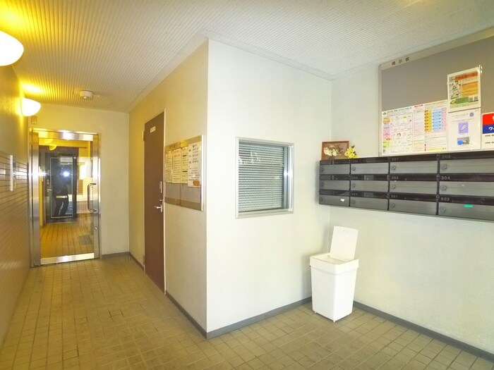 物件外観写真2　(エントランス部分)