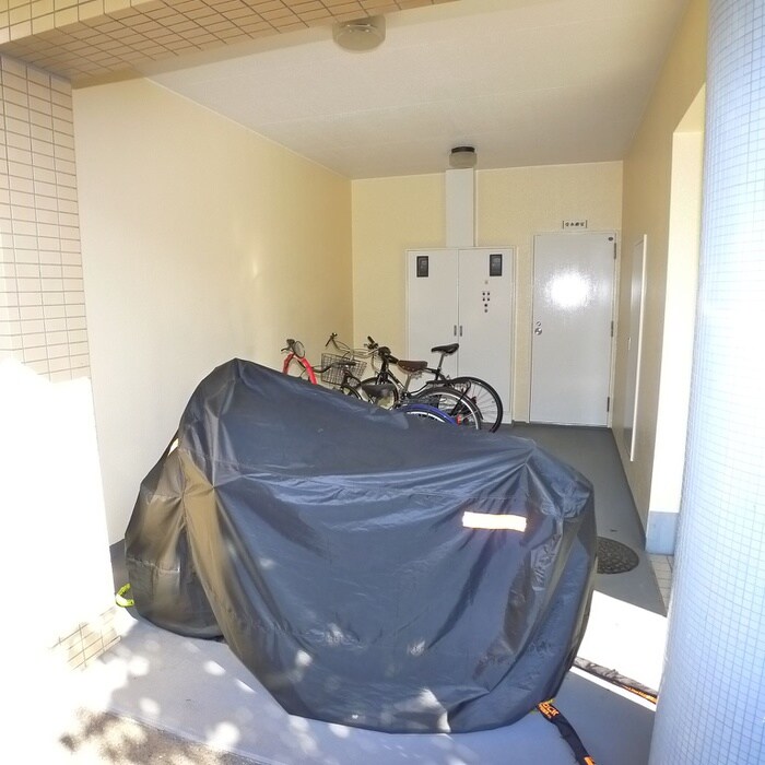 物件外観写真3　(駐輪場)