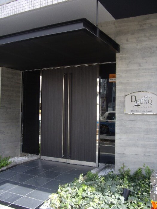 物件外観写真2　(エントランス部分)