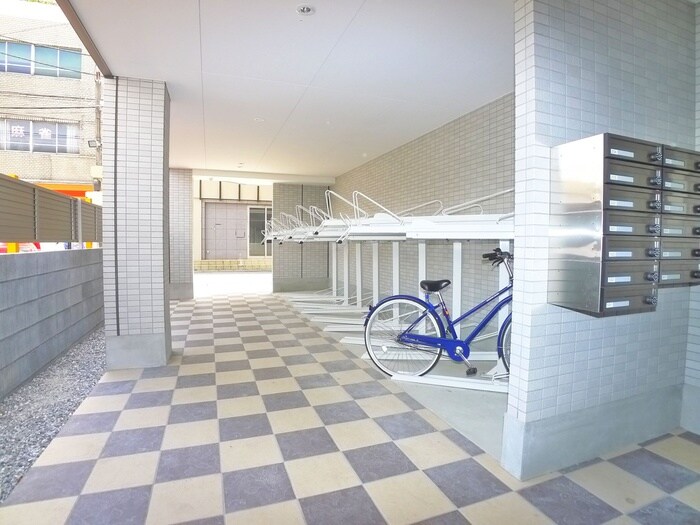 物件外観写真3　(駐輪場)