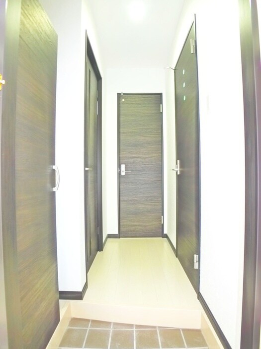 物件内観写真10　(玄関)