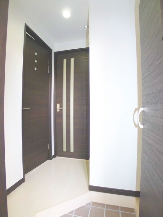 物件内観写真15　(玄関)