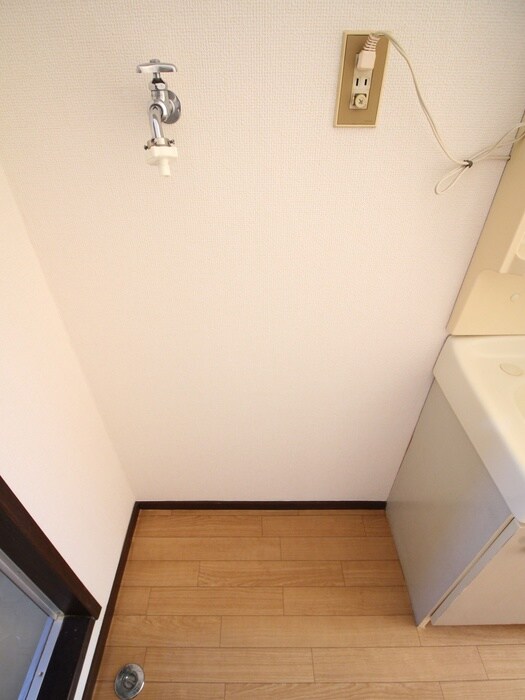 物件内観写真16　(洗濯機置場)