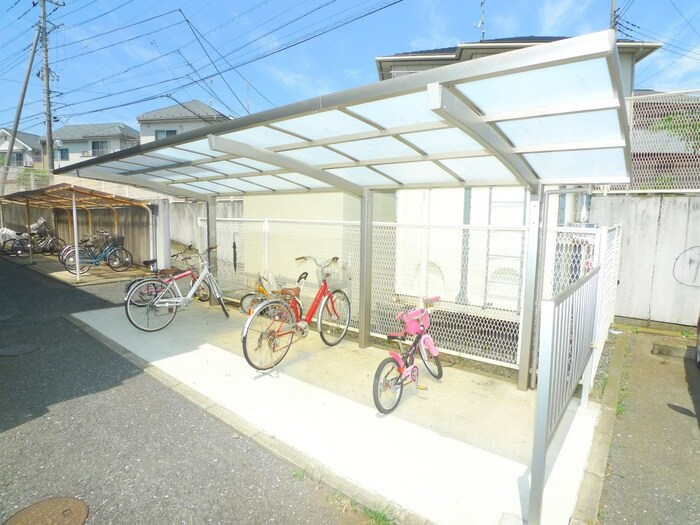 物件外観写真4　(駐輪場)