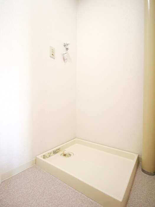 物件内観写真14　(洗濯機置場)