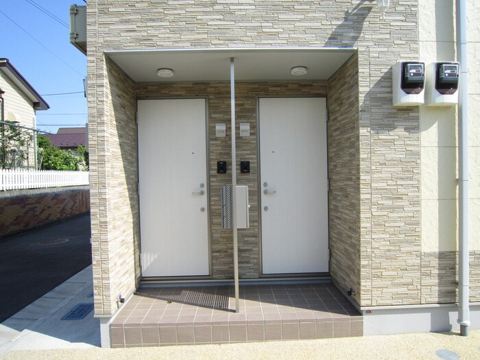 物件外観写真5　(エントランス部分)