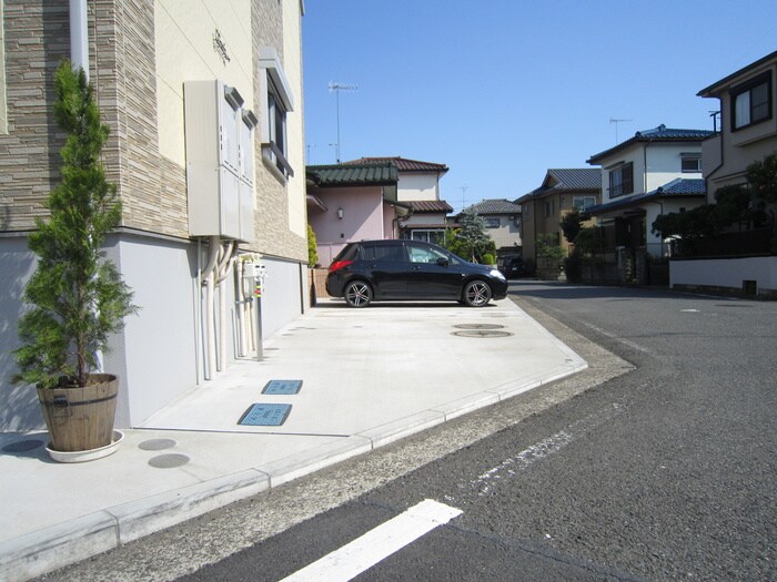 物件外観写真6　(駐車場)