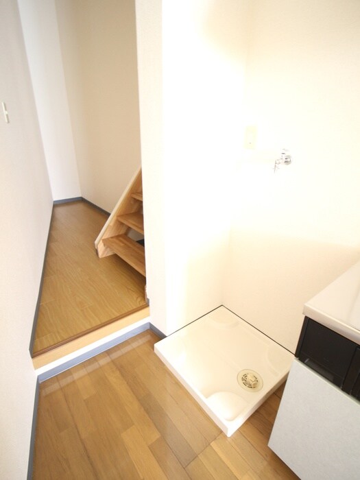 物件内観写真11　(洗濯機置場)