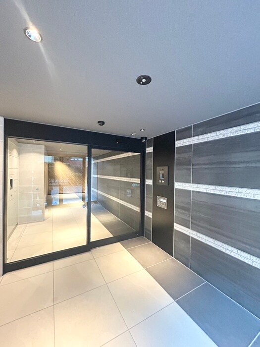 物件外観写真4　(エントランス部分)