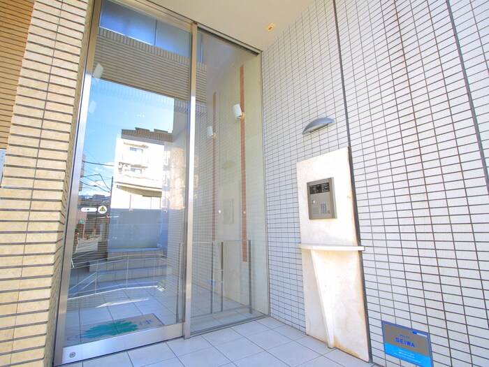 物件外観写真2　(エントランス部分)