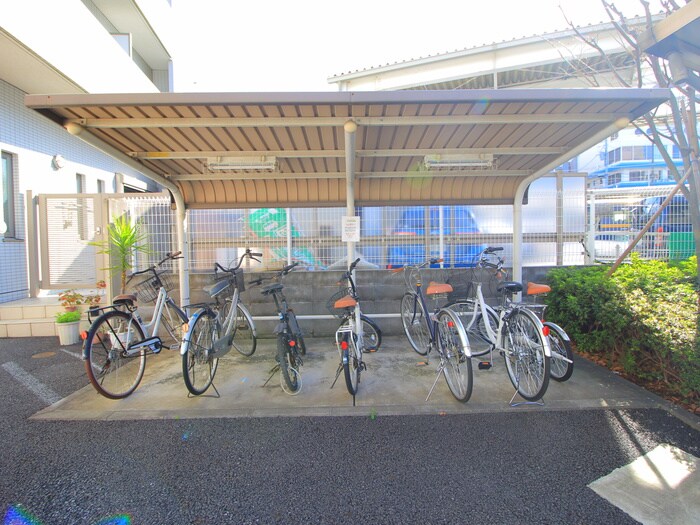 物件外観写真3　(駐輪場)