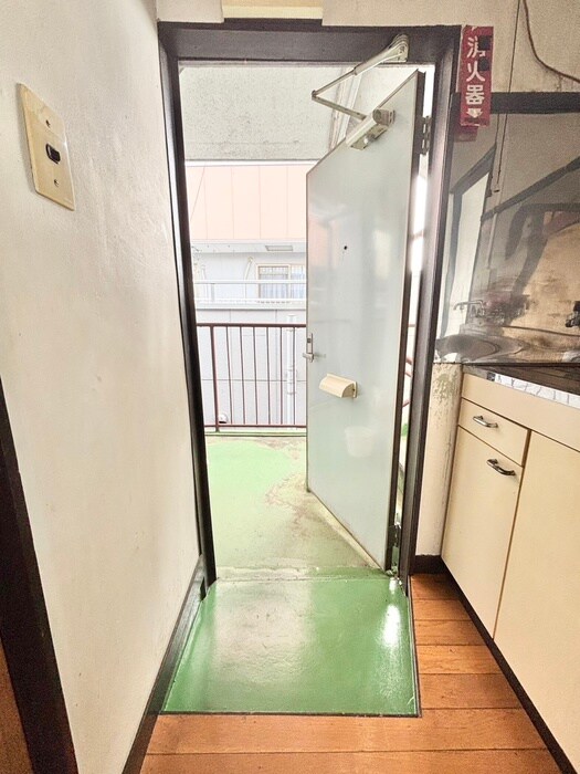 物件内観写真10　(玄関)