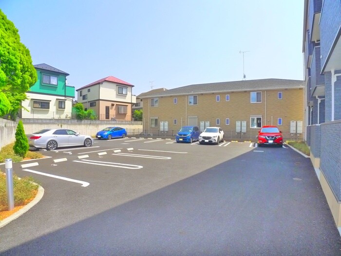 物件外観写真2　(駐車場)