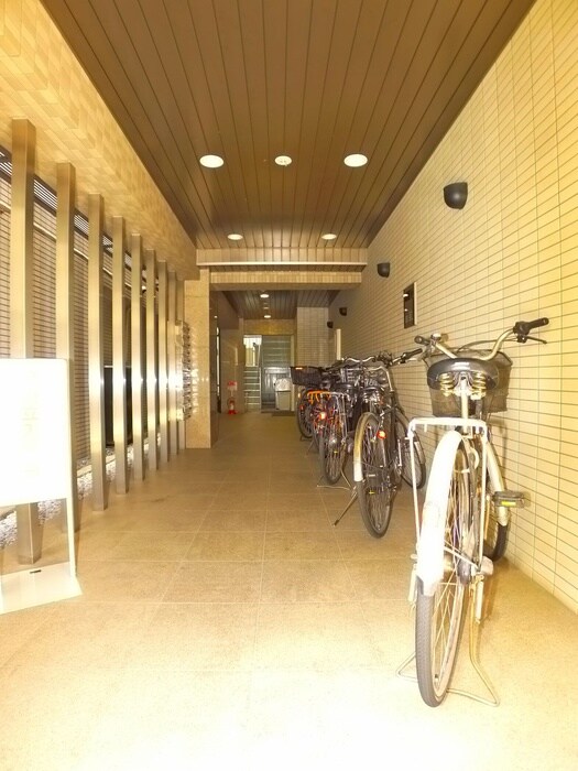 物件外観写真3　(駐輪場)