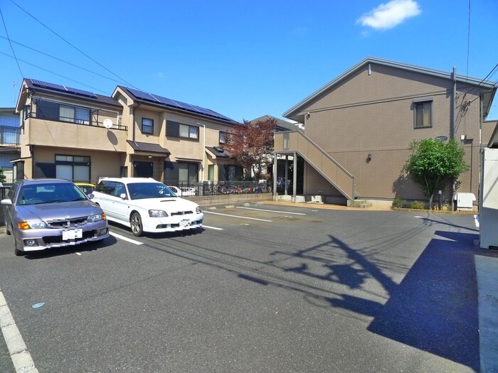 物件外観写真3　(駐車場)