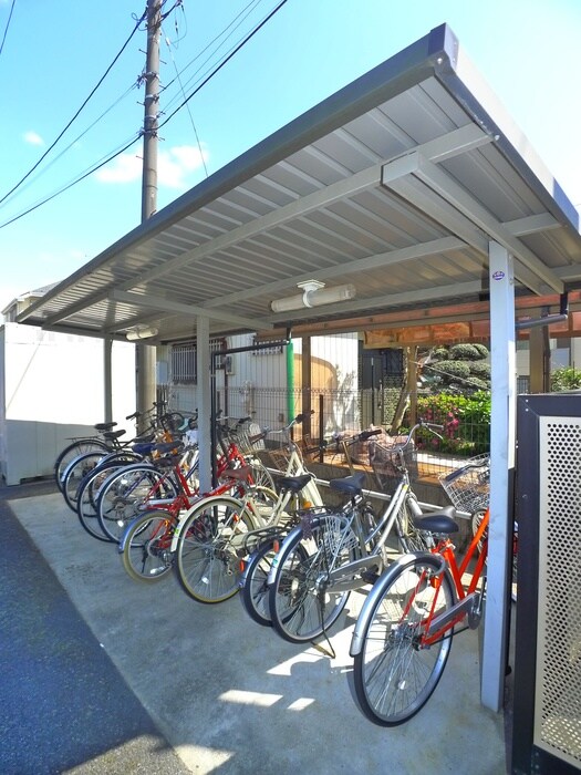 物件外観写真4　(駐輪場)