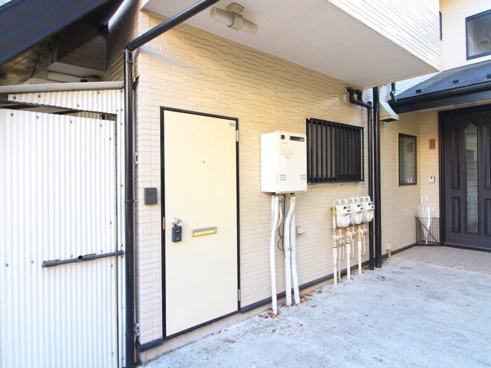 物件外観写真4　(エントランス部分)