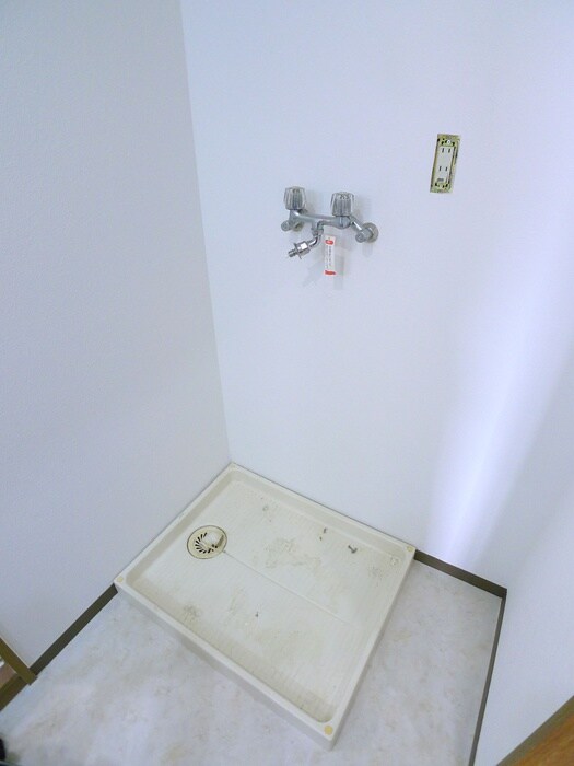 物件内観写真12　(洗濯機置場)