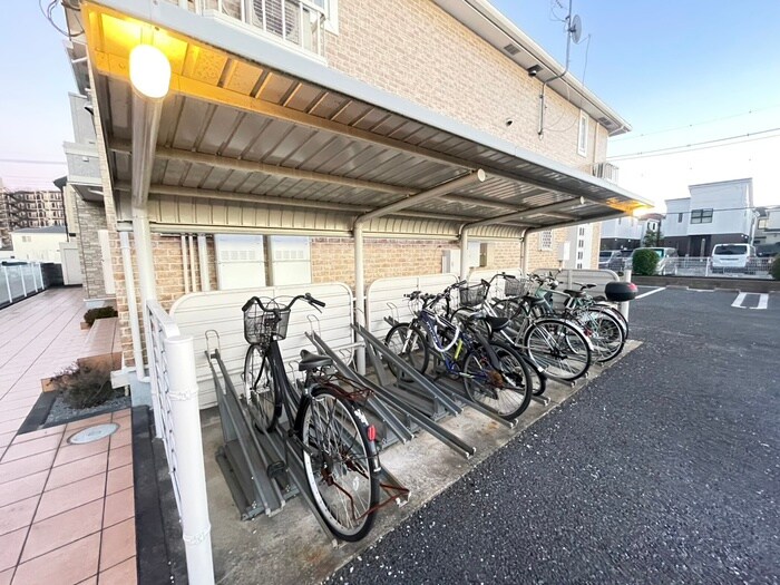 物件外観写真3　(駐輪場)