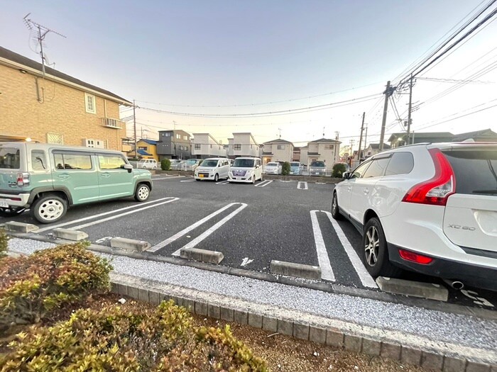 物件外観写真5　(駐車場)