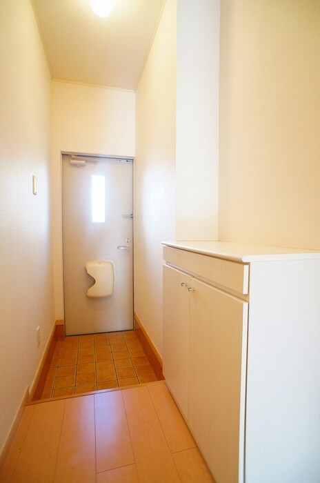 物件内観写真17　(玄関)