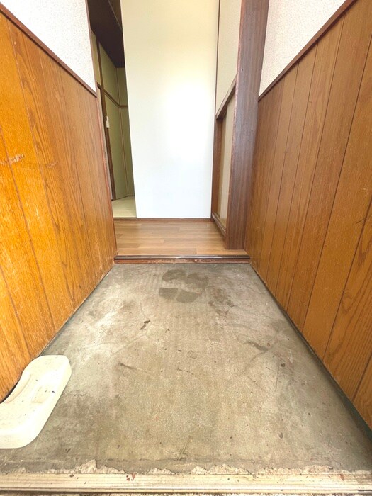 物件内観写真16　(玄関)