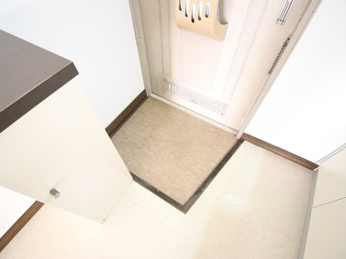 物件内観写真9　(玄関)