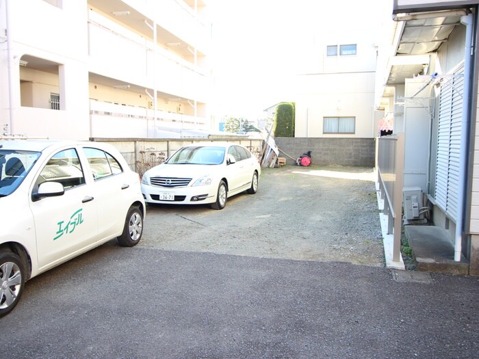 物件外観写真6　(駐車場)