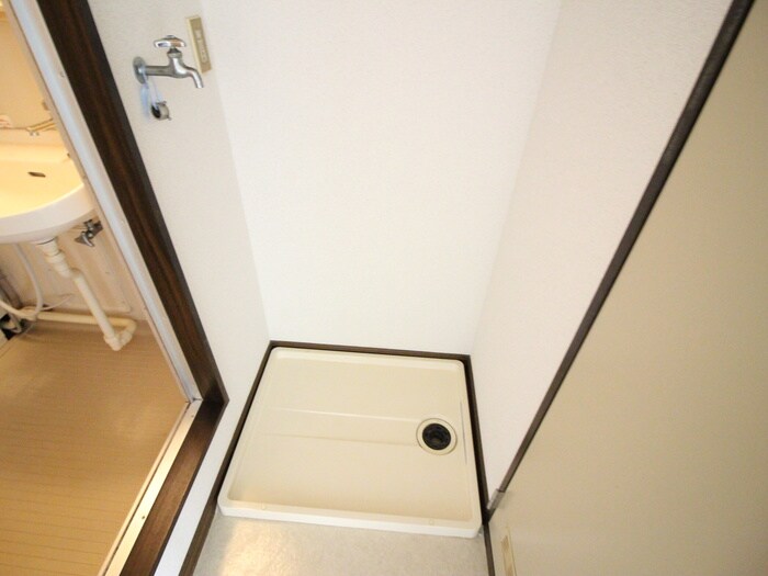 物件内観写真11　(洗濯機置場)