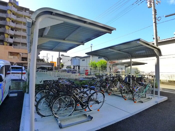 物件外観写真4　(駐輪場)