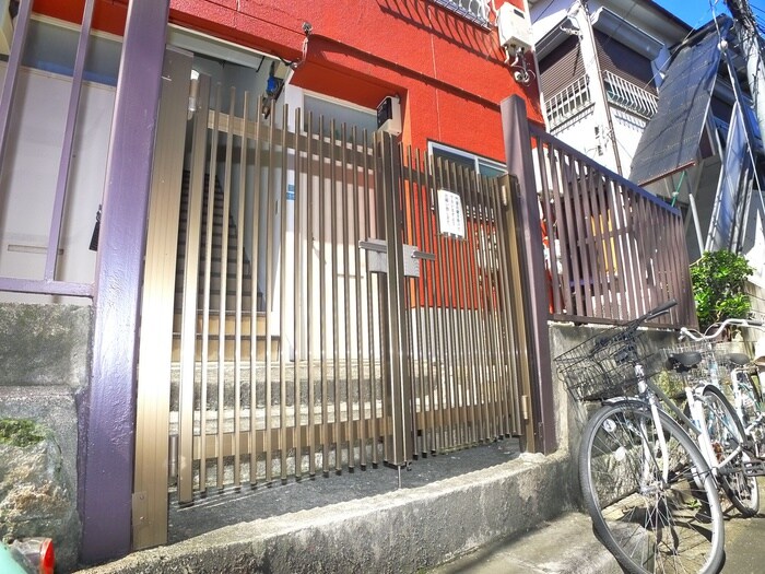 物件外観写真3　(エントランス部分)