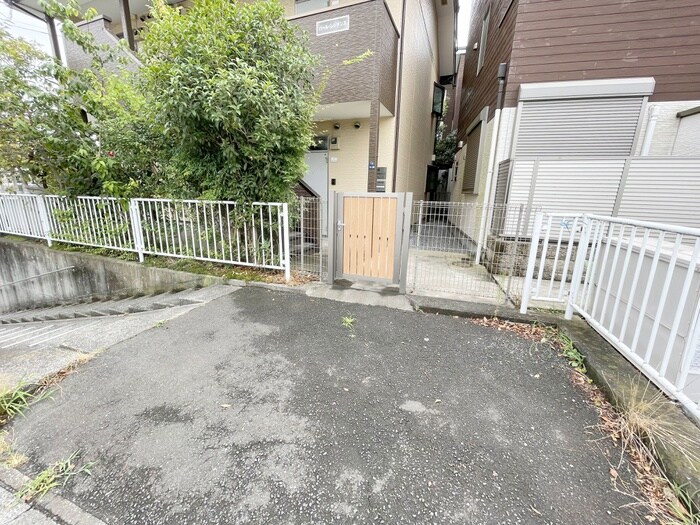 物件外観写真5　(エントランス部分)