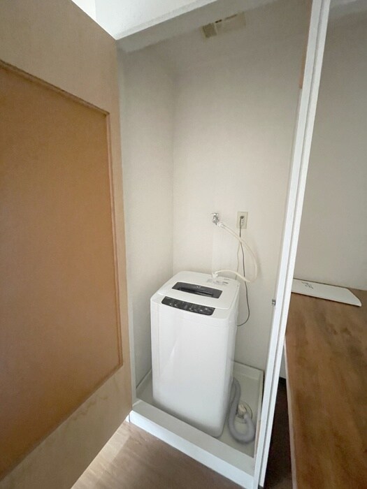 物件内観写真16　(洗濯機置場)