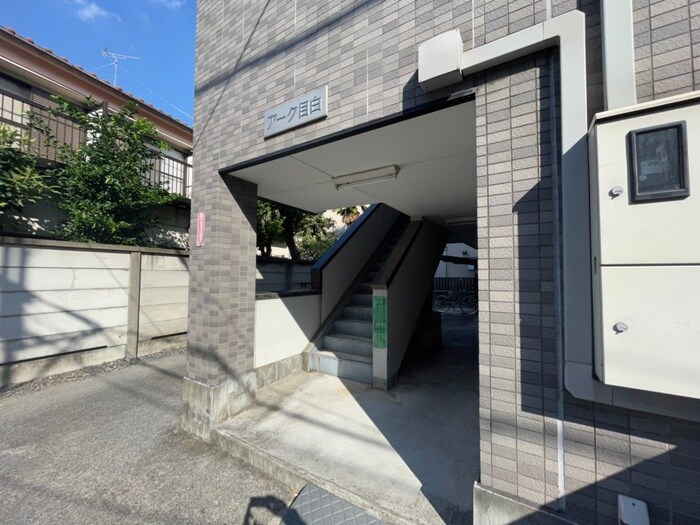 物件外観写真6　(エントランス部分)