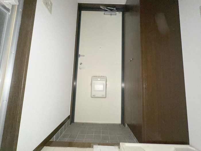 物件内観写真16　(玄関)